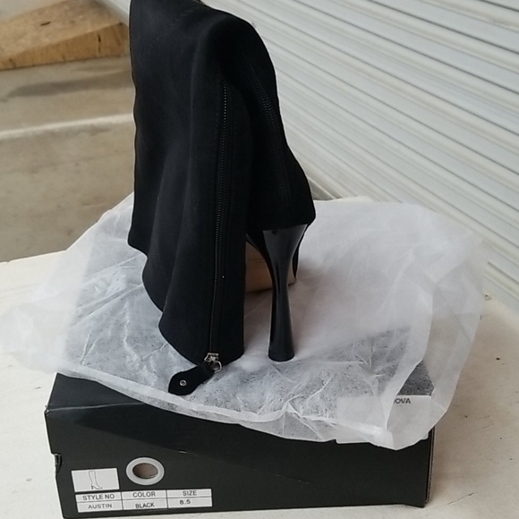 Boots - Picture 8 of 8